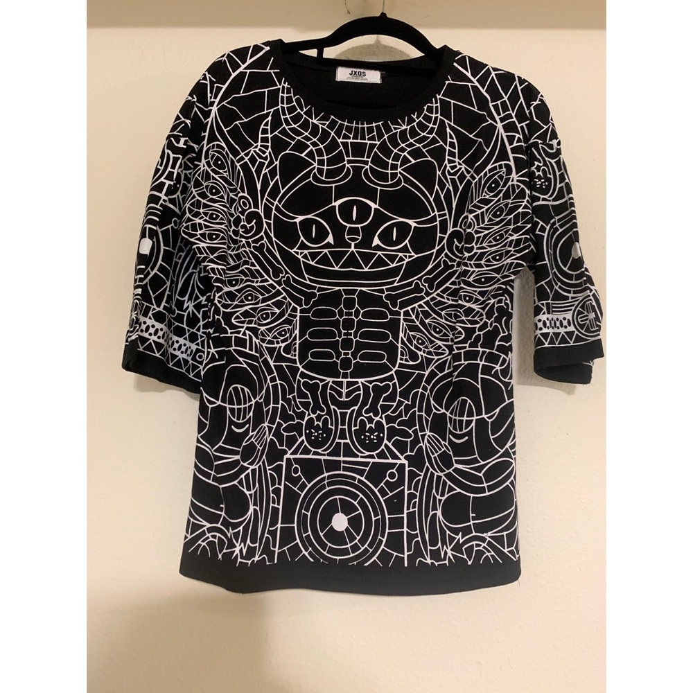 Abstract Tee